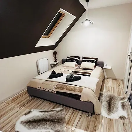 לינה וארוחת בוקר La Regence 4